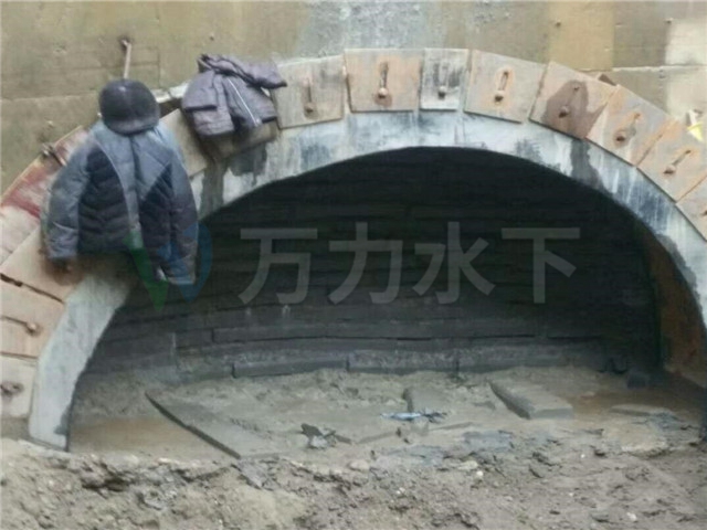 水下砌墻封堵