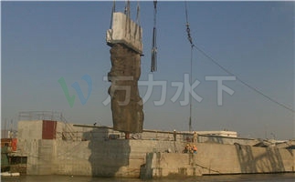 水下切割吸沙管、鋼圍堰、鋼管樁、鋼筋籠、鋼護(hù)筒、灌注樁等
